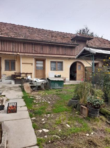 Casă cu 4 camere în Rucăr