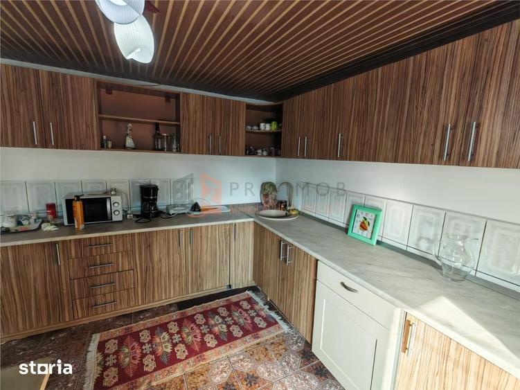 Casă cu 6 camere decomandat cu Teren 800 Mp în Vadu Pașii