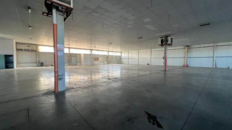 Spațiu comercial, de 1,400 mp, în Aeroport