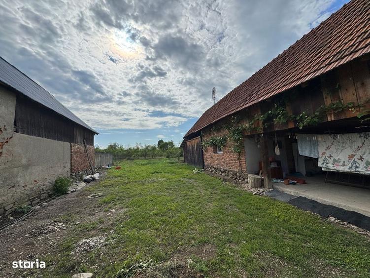 Casă cu 2 camere cu Teren 868 Mp în Arpașu de Sus