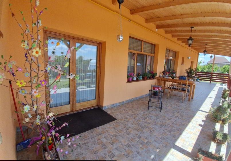 Casă cu 4 camere în Exterior Vest