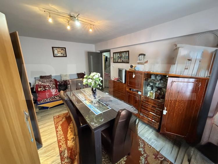 Apartament cu 2 camere decomandat, mobilat în Abrud