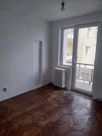 Apartament cu 4 camere decomandat în Exterior Vest