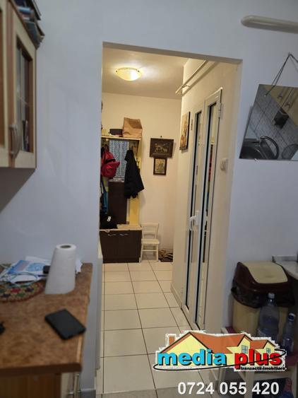 Apartament cu 3 camere semidecomandat în Micro 16