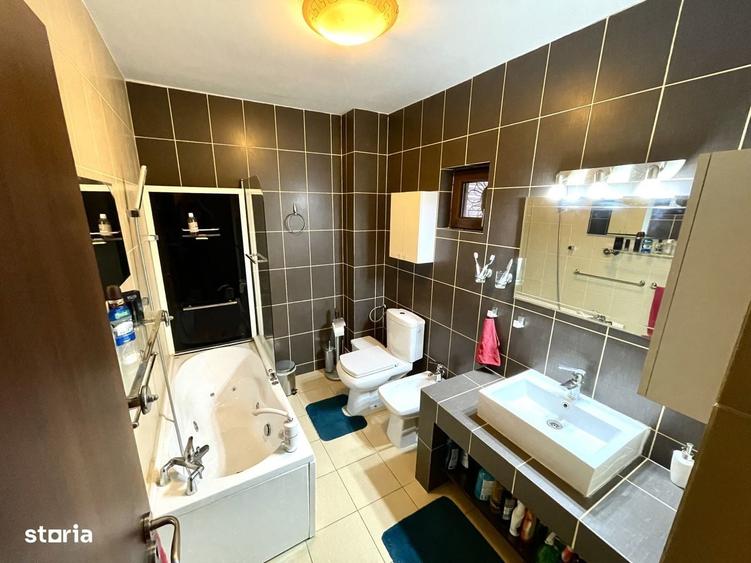 Casă cu 4 camere în Hârsa