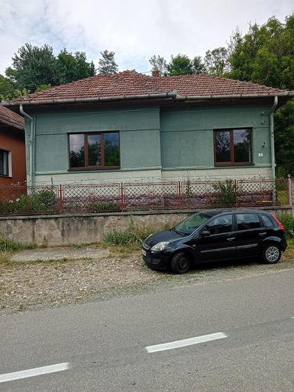 Casă cu 3 camere decomandat în Florești