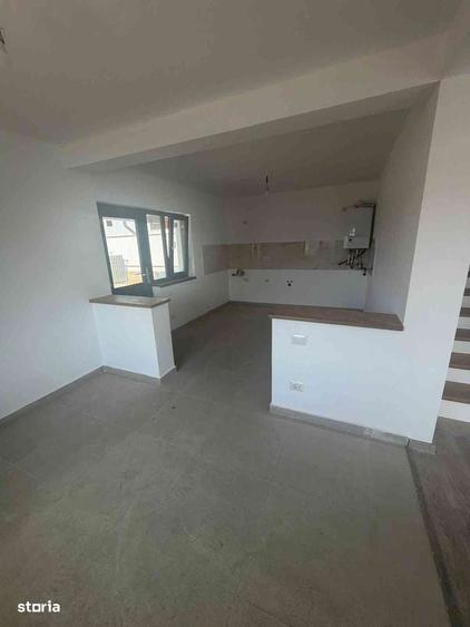 Casă cu 4 camere în Lilieci