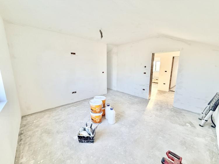 Duplex cu 4 camere cu Teren 275 Mp în Urseni