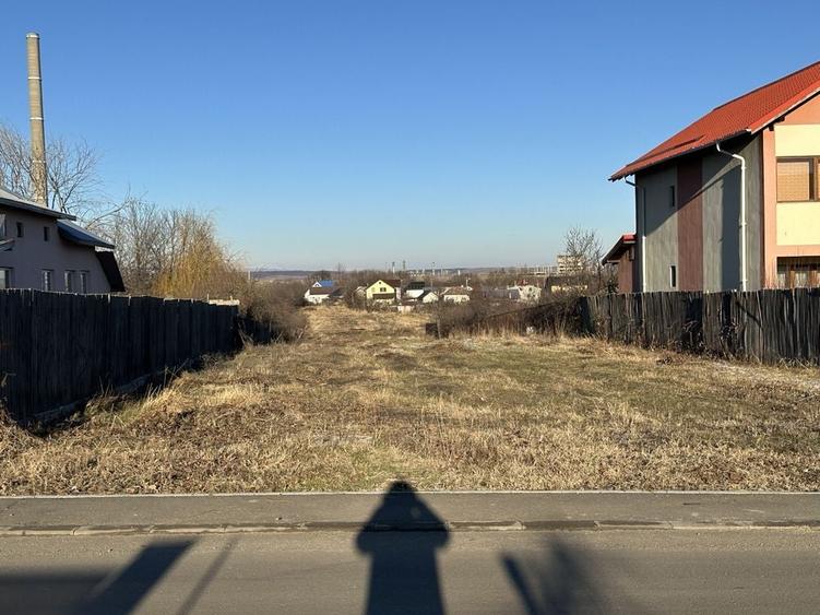 Teren de 6700 mp, în Bradu