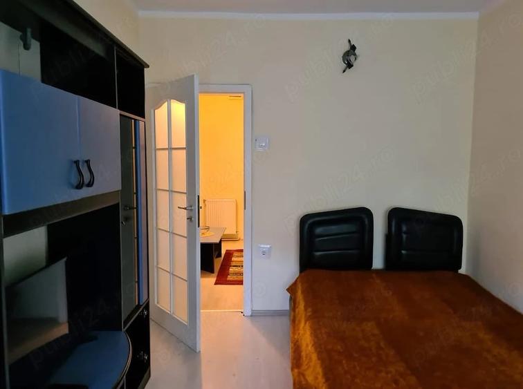 Apartament cu 3 camere semidecomandat în Complex Studențesc