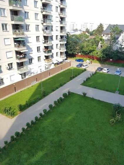 Apartament cu 3 camere decomandat în Bucur Obor