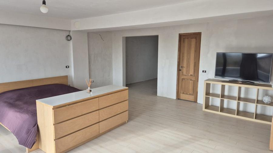 Casă individuală cu 5 camere cu Garaj în 1 Decembrie