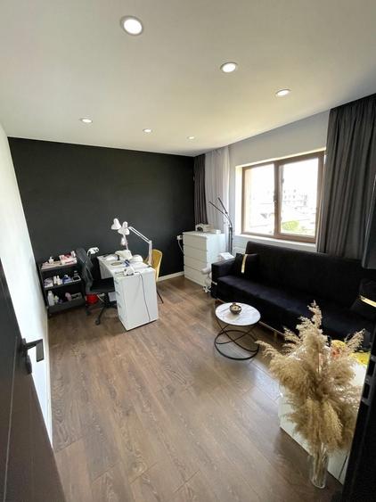 Apartament cu 3 camere decomandat în Fundeni