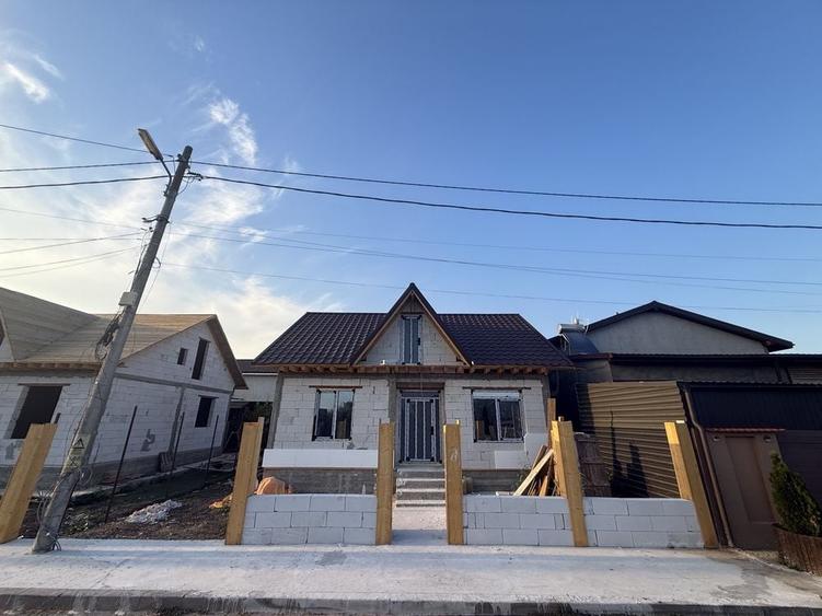 Casă cu 3 camere în Lumina