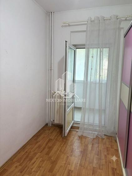 Apartament cu 3 camere semidecomandat în City Park Mall