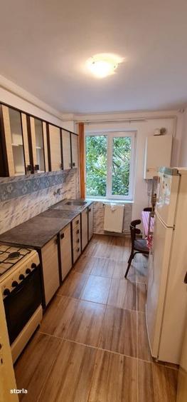 Apartament cu 2 camere semidecomandat, mobilat în Central