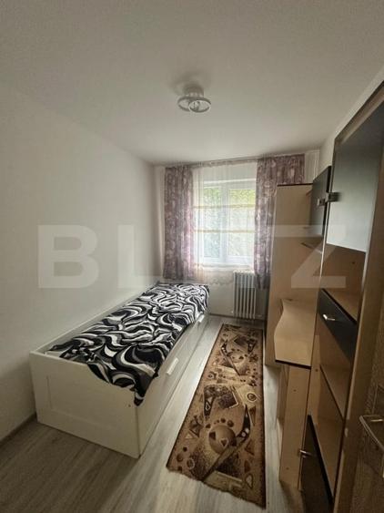 Apartament cu 3 camere semidecomandat, mobilat în Dacia