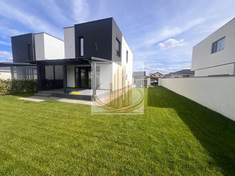 Duplex cu 5 camere cu Canalizare în Moșnița Nouă