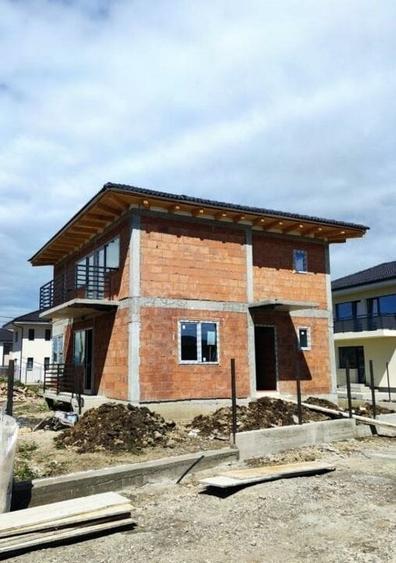 Casă individuală cu 5 camere cu Canalizare în Dezmir