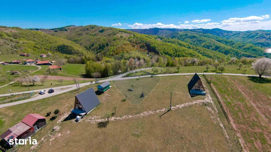 Casă cu 7 camere cu Teren 30200 Mp în Negreni