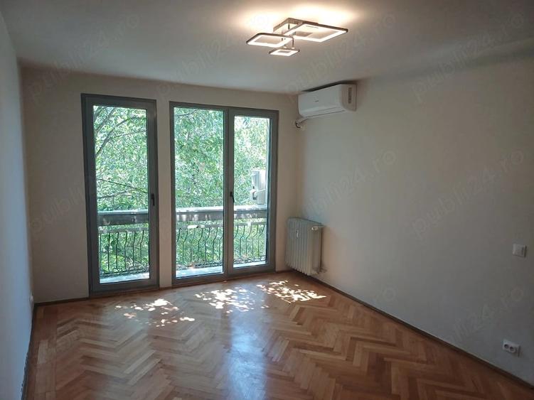 Apartament cu 3 camere semidecomandat în Titan