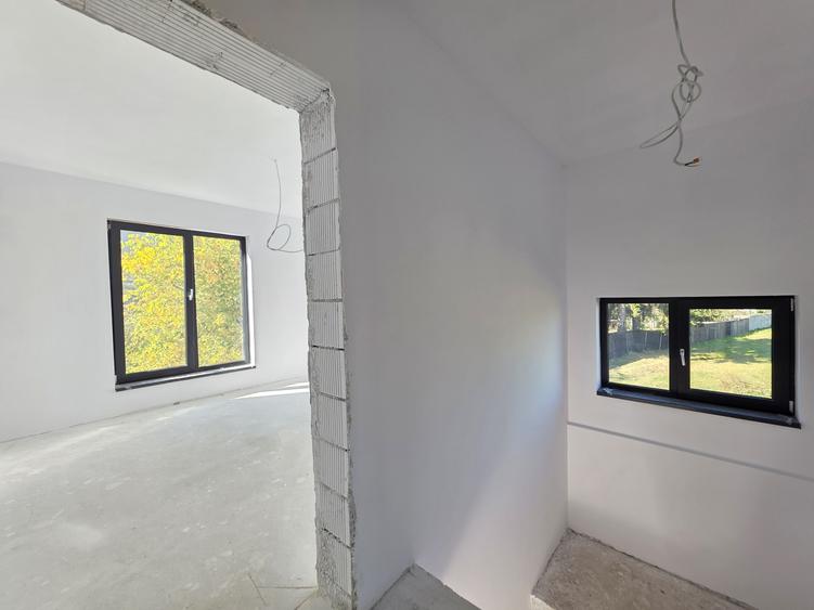 Duplex cu 4 camere decomandat cu Canalizare în Râșnov