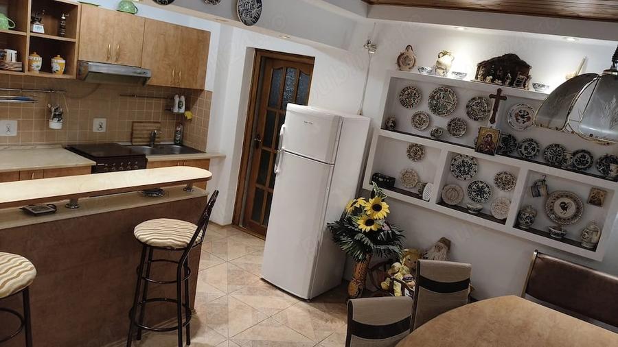 Casă cu Teren 728 Mp în Poiana