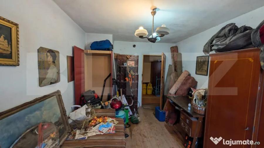 Casă cu 7 camere cu Teren 1656 Mp în Central
