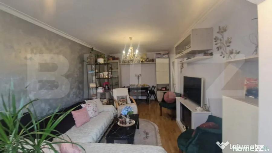 Apartament cu 4 camere decomandat în Central