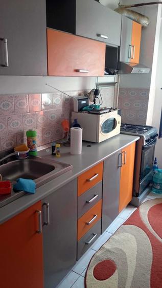 Apartament cu 3 camere decomandat în Mircea cel Bătrân