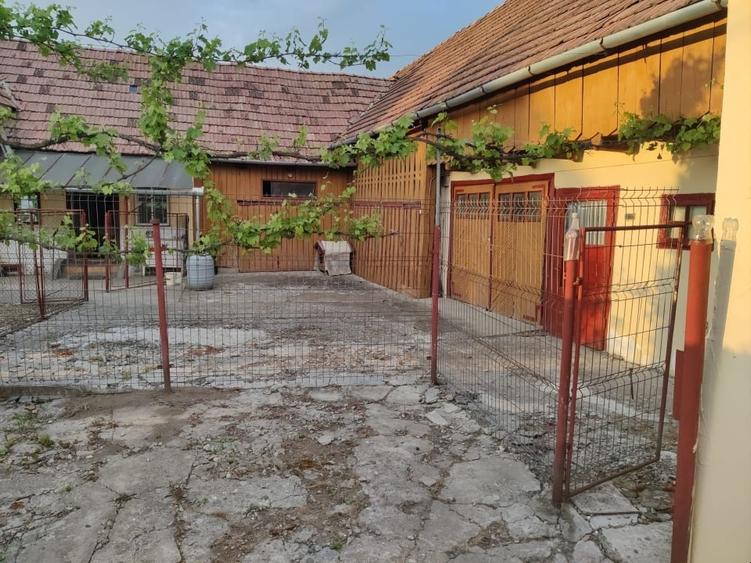 Casă individuală cu 3 camere cu Teren 1850 Mp în Suseni