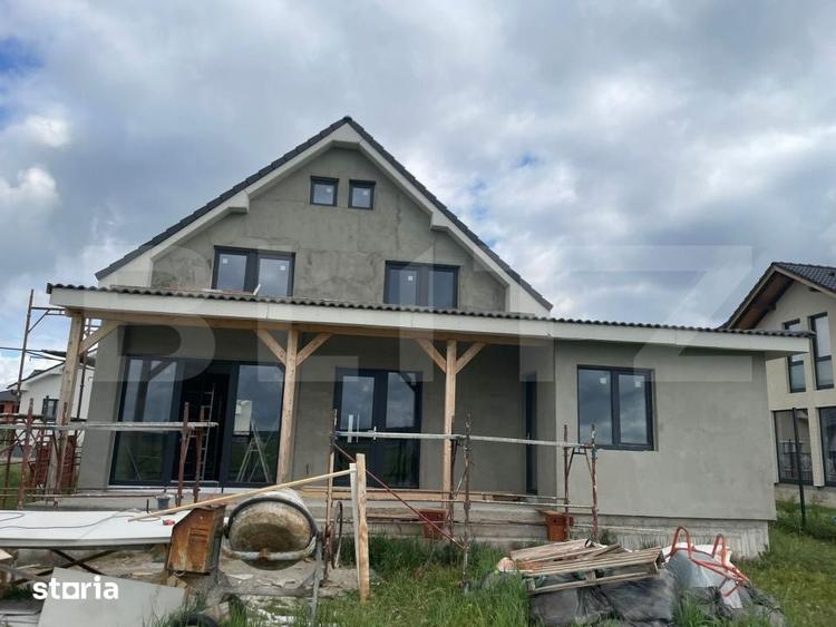 Casă cu 5 camere cu Teren 500 Mp în Sânmartin