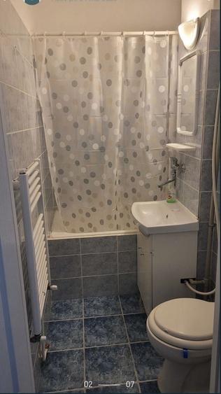 Proprietar, inchiriez garsoniera Dambu deasupra Postei etaj 2 - 4