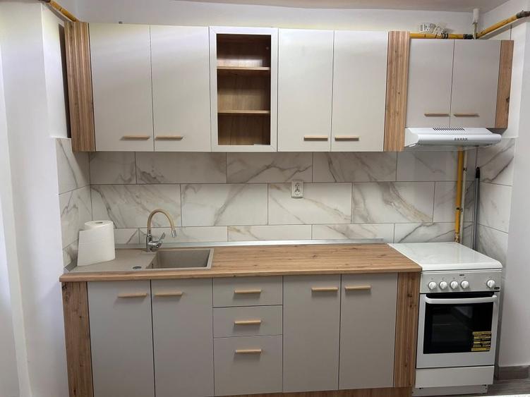 Apartament cu 3 camere decomandat în Libertății
