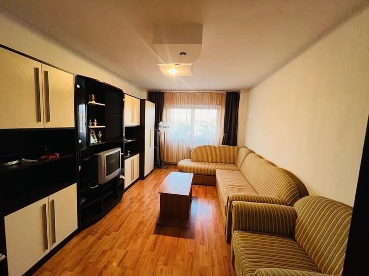 Apartament cu 2 camere decomandat în Tractorul