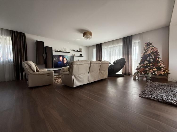 Apartament cu 4 camere decomandat, mobilat în Primăverii