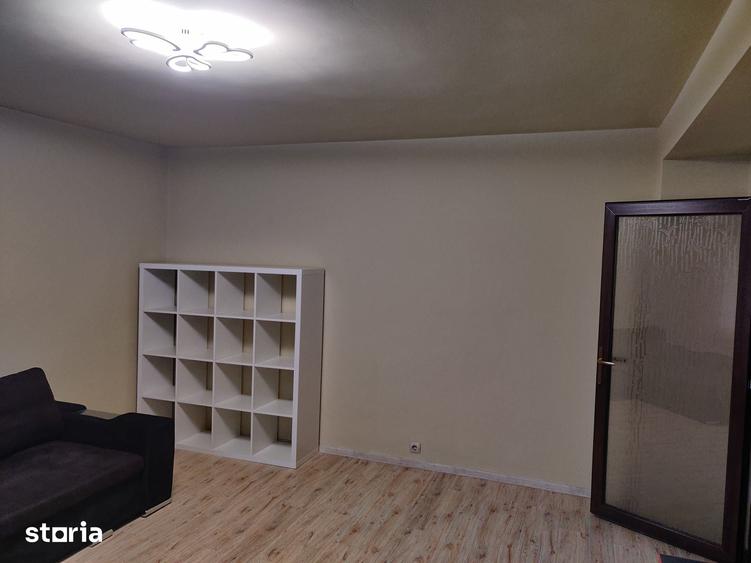 Apartament cu 3 camere decomandat în Exterior Vest