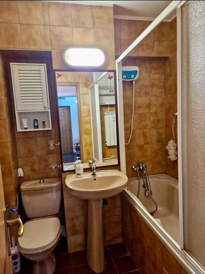 Apartament cu 3 camere decomandat în Moșilor
