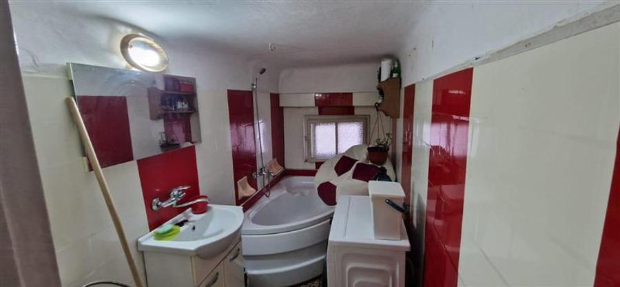 Apartament cu 2 camere decomandat în Cornișa