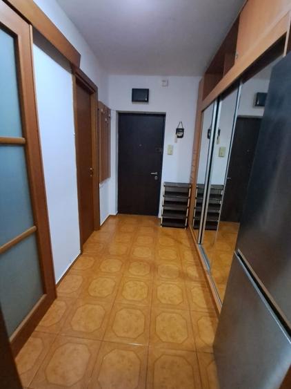 Garsonieră decomandată în Apărătorii Patriei