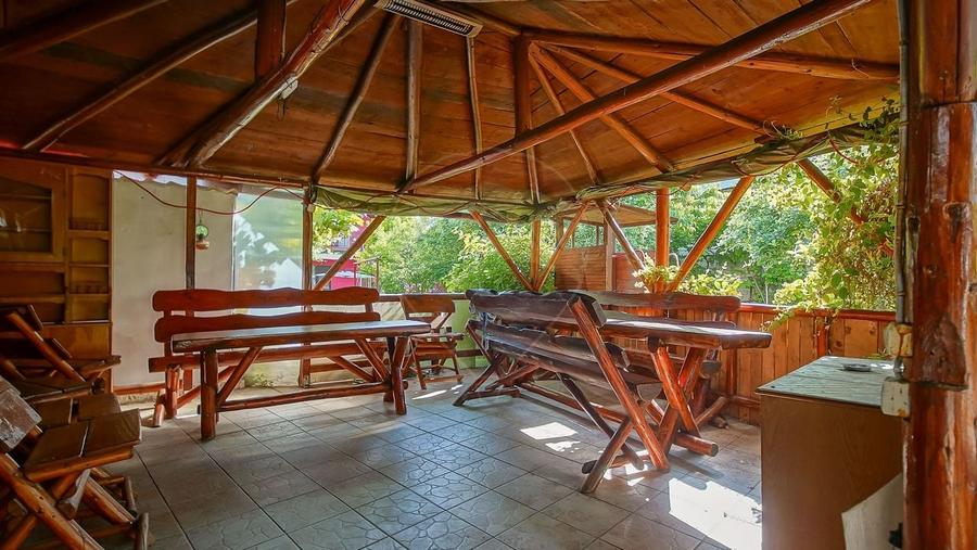Casă individuală cu 11 camere cu Teren 789 Mp în Florilor