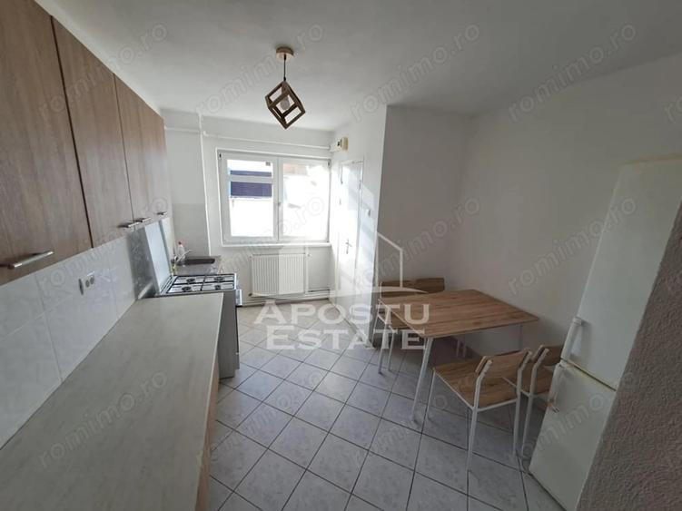 Apartament cu 2 camere decomandat în Intim