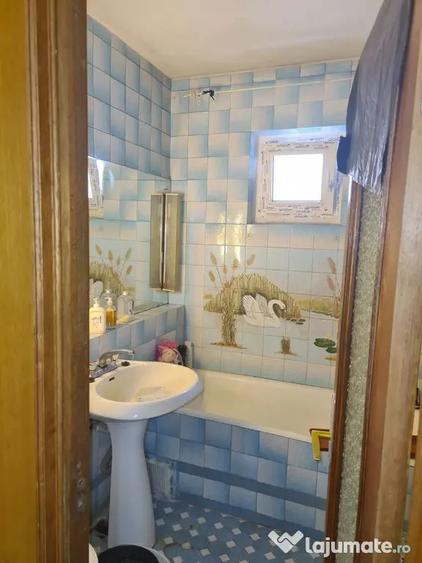 Apartament cu 4 camere decomandat în Aviației