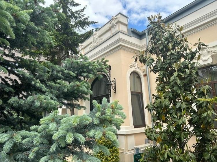 Casă cu 7 camere cu Teren 473 Mp în Armeneasca