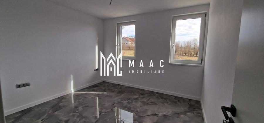 Casă individuală cu 5 camere cu Canalizare în Cristian