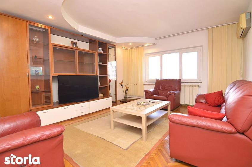 Apartament cu 3 camere decomandat, mobilat în Nerva Traian