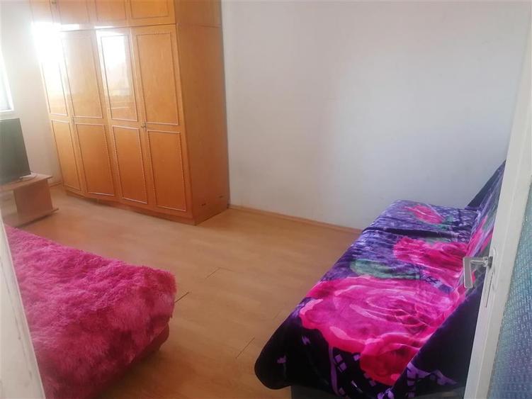Apartament cu 3 camere decomandat în Lipovei