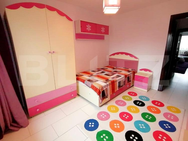 Apartament cu 4 camere decomandat, mobilat în Calea București