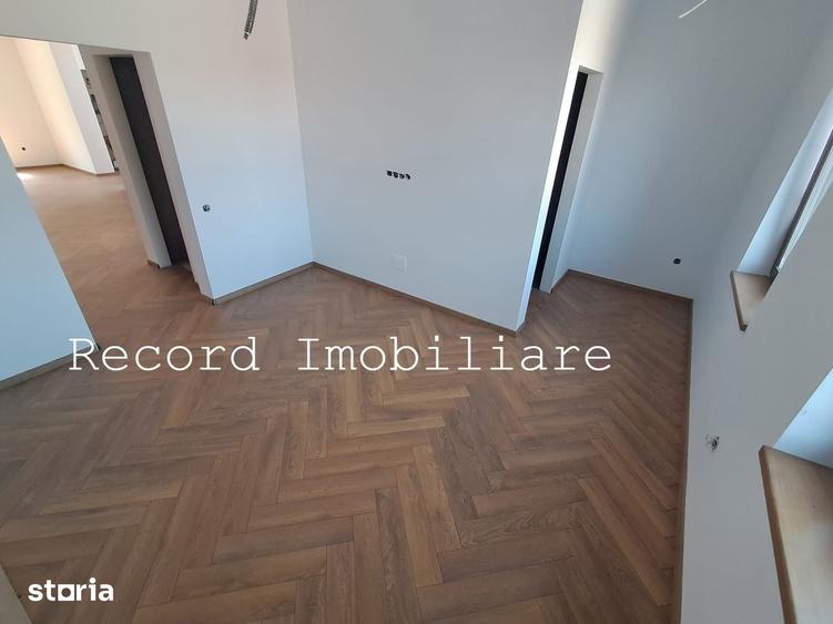 Casă cu 6 camere cu Teren 227 Mp în Gruia