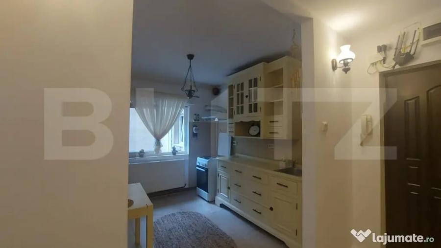 Apartament cu 3 camere decomandat în Central